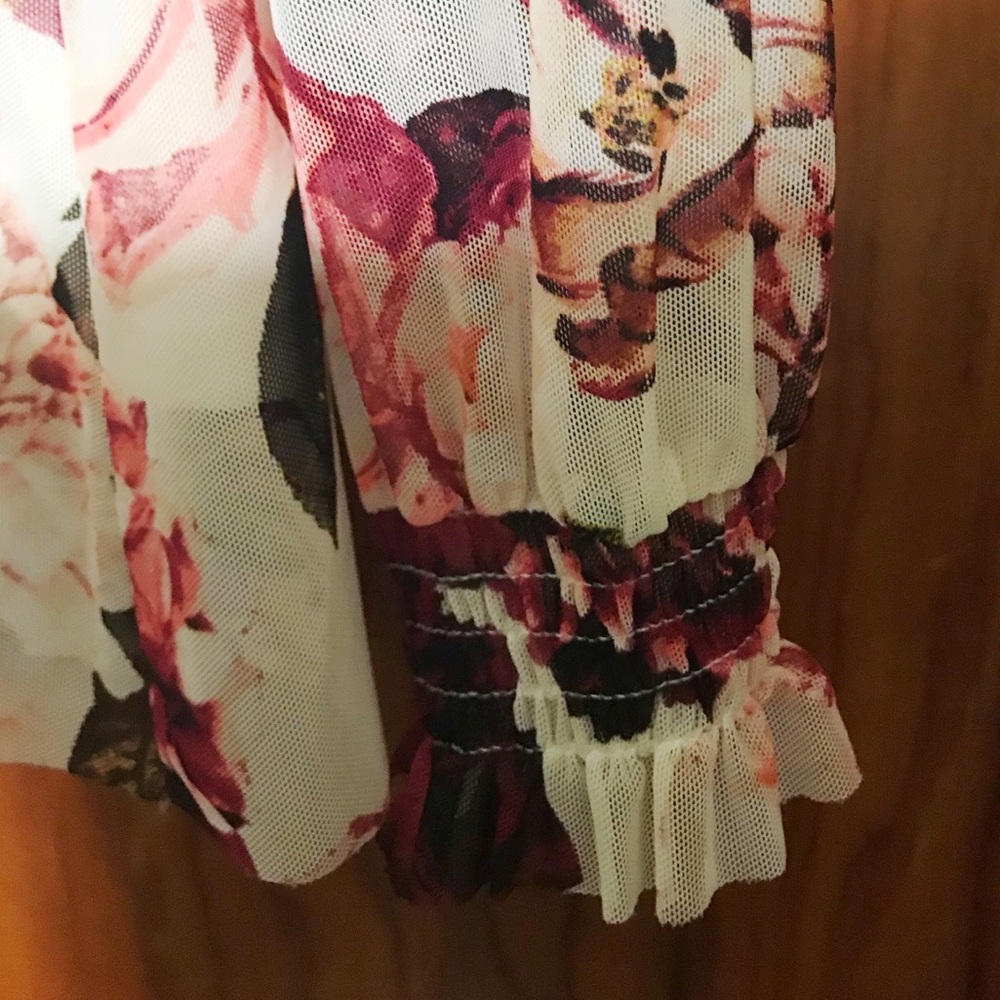 🍇 GORGEOUS TOP🍇 - Picture 5 of 8